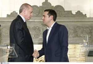 Spiegel: «Ο Ερντογάν βάζει τις φωνές και ο Τσίπρας πάει πάσο»