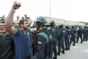 Ισπανία: «Υποδειγματική» η στάση της αστυνομίας στο δημοψήφισμα (Βίντεο)