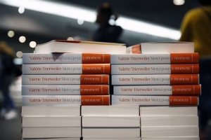 Εκατομμυριούχος η Βαλερί Τριερβελέρ χάρις στο βιβλίο για τον Ολάντ