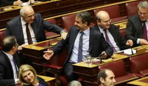 ΝΔ: Ψυχρό κλίμα στο παρασκήνιο μεταξύ «καραμανλικών» και ηγεσίας με αφορμή την υπόθεση Παπαγγελόπουλου