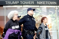 Δεκάδες συλλήψεις στο λόμπι του Πύργου Τραμπ στη Νέα Υόρκη