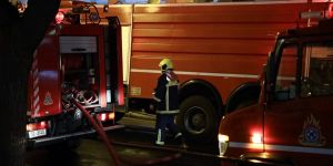 Θεσσαλονίκη: Εμπρηστική επίθεση σε αυτοκίνητα εταιρείας Courier