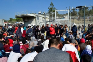 Ξεκίνησε η πρώτη μετεγκατάσταση Σύρων και Ιρακινών προσφύγων