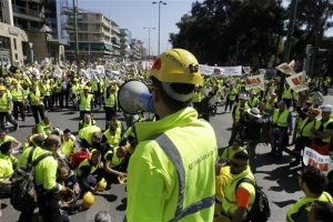 <div>Κλείνουν δρόμους επ' αόριστον οι εργαζόμενοι της Ελληνικός Χρυσός</div>