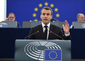 Μακρόν: Απάντηση στον αυταρχισμό, η κυριαρχία της δημοκρατίας