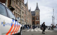 Πυρά κατά υπόπτων στον κεντρικό σιδηροδρομικό σταθμό του Άμστερνταμ