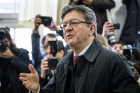 Γαλλία: Δύο στους τρεις υποστηρικτές του Μελανσόν επιλέγουν αποχή ή λευκό