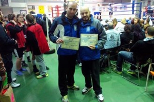 Διαητητές - κριτές πυγμαχίας της Ε.Ο.Π. οι Κ. Πουντζουκίδης και Αν. Μουτσάκης του Άθλου