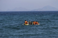 Ναύλωση πλοίου για 2.500 μετανάστες δρομολογεί η κυβέρνηση