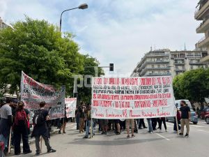 Θεσσαλονίκη: Πορεία φοιτητών για την πανεπιστημιακή αστυνομία και για τα ΜΑΤ στο ΑΠΘ (pics &amp; vid)