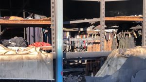 Θεσσαλονίκη: Παρανάλωμα του πυρός αθλητικά ρούχα και είδη – Τι ανέφερε στην politic ο Διοικητής Πυροσβεστικών Δυνάμεων (vid &amp; pics)
