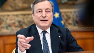 Μάριο Ντράγκι: “Ο εμβολιασμός θα γίνεται σε κάθε διαθέσιμο χώρο”