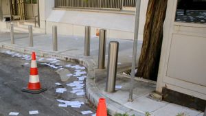 Τρικάκια Ρουβίκωνα έξω από το υπουργείο Περιβάλλοντος