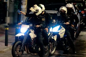 Θεσσαλονίκη – ΕΛ.ΑΣ: Γέφυρα σωτηρίας για τη μεταφορά μικρού παιδιού σε νοσοκομείο