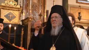 Μήνυμα Πέτσα για Βαρθολομαίο: Κανείς δεν μπορεί να τον χρησιμοποιεί