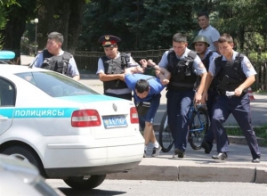 Αιματηρή επίθεση κατά αστυνομικών στο Καζακστάν