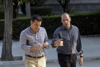 Τα 7 sms του Βαρουφάκη - Ο Αλ. Τσίπρας ήταν έτοιμος να δεχτεί το Grexit του Β. Σόιμπλε
