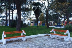 Καινούρια παγκάκια σε δεκαεπτά οικισμούς των Δημοτικών Ενοτήτων Γαλλικού και Πικρολίμνης του δήμου Κιλκίς