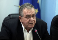 Στο νοσοκομείο λόγω υπερκόπωσης ο Γιάννης Μουζάλας