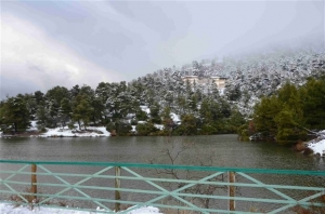 Προβλήματα από τις χιονοπτώσεις, κλειστά σχολεία στην Αττική