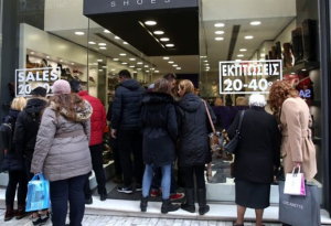 Επίθεση σε καταστήματα της Ερμού από αγνώστους