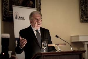 Αβραμόπουλος: Οι έλεγχοι στα σύνορα Σένγκεν πρέπει να σταματήσουν