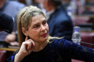 Υπονοούμενα για νέο κόμμα αφήνει η Κ.Παπακώστα