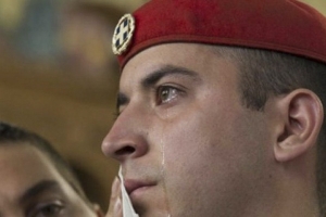 Ο Εύζωνας Κωνσταντίνος Λούσιας και το δάκρυ του