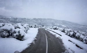 Αγριεύει ο καιρός, χιόνια και καταιγίδες τη Δευτέρα