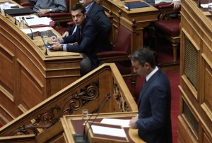 Κυβέρνηση vs ΝΔ: Στα χαρακώματα για την επόμενη ημέρα της τρίτης αξιολόγησης