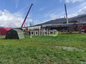 Τέμπη: Τελευταίο αντίο στον Νικήτα και την Κέλλυ που μπήκαν στο τρένο για να κάνουν έκπληξη στους γονείς τους