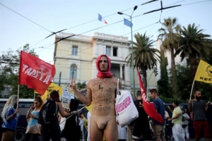 Συγκέντρωση στην Αθήνα ενάντια στην απαγόρευση του μπουρκίνι