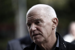 Ο Παπανδρέου, η κάνναβη και ο Καραμανλής