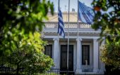 Τρέχουν να προλάβουν τα χειρότερα για τον κορονοϊό