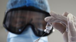 Covid-19: Την επόμενη εβδομάδα θα αποφασίσει η Στοκχόλμη αν θα ξαναρχίσει τους εμβολιασμούς με το σκεύασμα της AstraZeneca