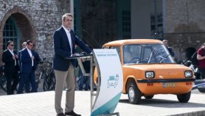 Μητσοτάκης: Η Ελλάδα μπαίνει στην πρίζα του μέλλοντος - Το σχέδιο ηλεκτροκίνησης - Τα κίνητρα
