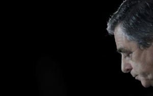 Κάθε μέρα που περνά, ο Φιγιόν όλο και πιο απομονωμένος