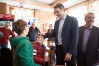 Στις πλατείες με τους ψηφοφόρους