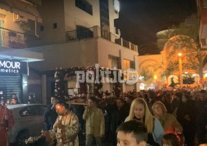 Θεσσαλονίκη: Με ιεροπρέπεια η περιφορά του Επιταφίου στον Ευαγγελισμό της Θεοτόκου στον Εύοσμο (ΒΙΝΤΕΟ &amp; ΦΩΤΟ)