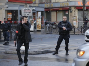 Παρίσι: Νεκρός ο δράστης της απόπειρας εισβολής σε αστυνομικό τμήμα