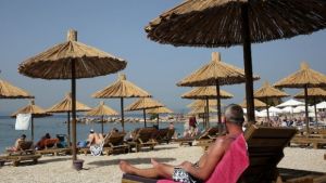 Αυτές είναι οι 29 χώρες που θα στείλουν πρώτες τουρίστες στην Ελλάδα - Λίστα