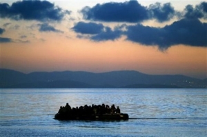 Ακυβέρνητο σκάφος με 150-200 μετανάστες ανοιχτά της Καρπάθου