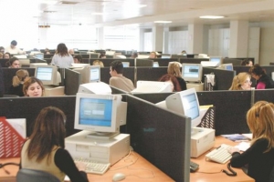 Ροκανίζεται η μονιμότητα στο Δημόσιο