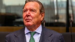 Παραιτείται από τη Rosneft ο πρώην καγκελάριος Γκέρχαρντ Σρέντερ