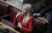 Θεσσαλονίκη: Έγραψαν συνθήματα στο γραφείο της Έλενας Ράπτη (pics)