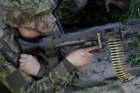 Επιστροφή στη στράτευση σκέφτονται Ευρωπαίοι που την είχαν καταργήσει