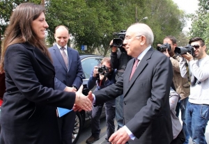 Κύπρος: Στεφάνι στα «Φυλακισμένα Μνήματα» κατέθεσε η Ζωή Κωνσταντοπούλου