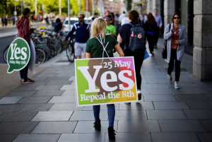 Ιρλανδία - αμβλώσεις: Τα exit poll δείχνουν συντριπτική νίκη του «ναι»