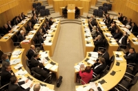Κύπρος: Μείωση μισθού για βουλευτές που απουσιάζουν από τη Βουλή