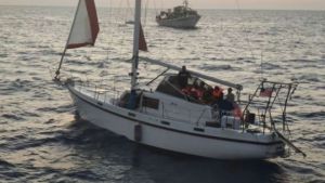 Θεσσαλονίκη: Ανετράπη ιστιοπλοϊκό στο Αγγελοχώρι – Στο νοσοκομείο οι τρεις επιβαίνοντες